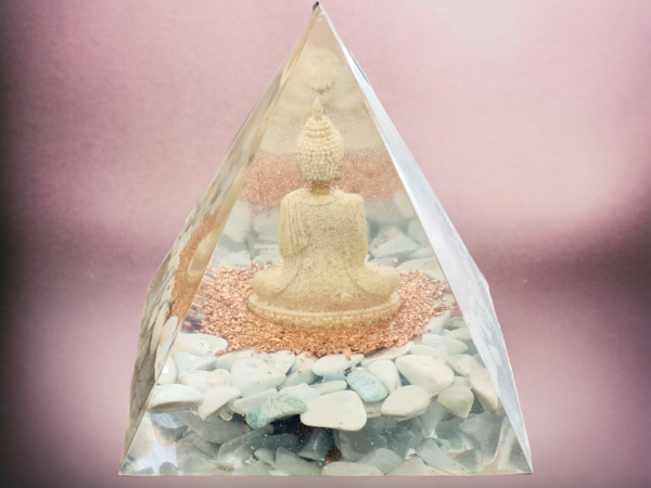 Orgonite pyramide bouddha opale bleue